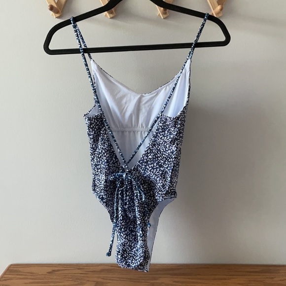 Ele swims one piece swimsuit - Picture 3 of 7